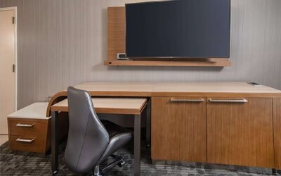 Day use room' workspace at Sonesta Select Atlanta Norcross I-85.