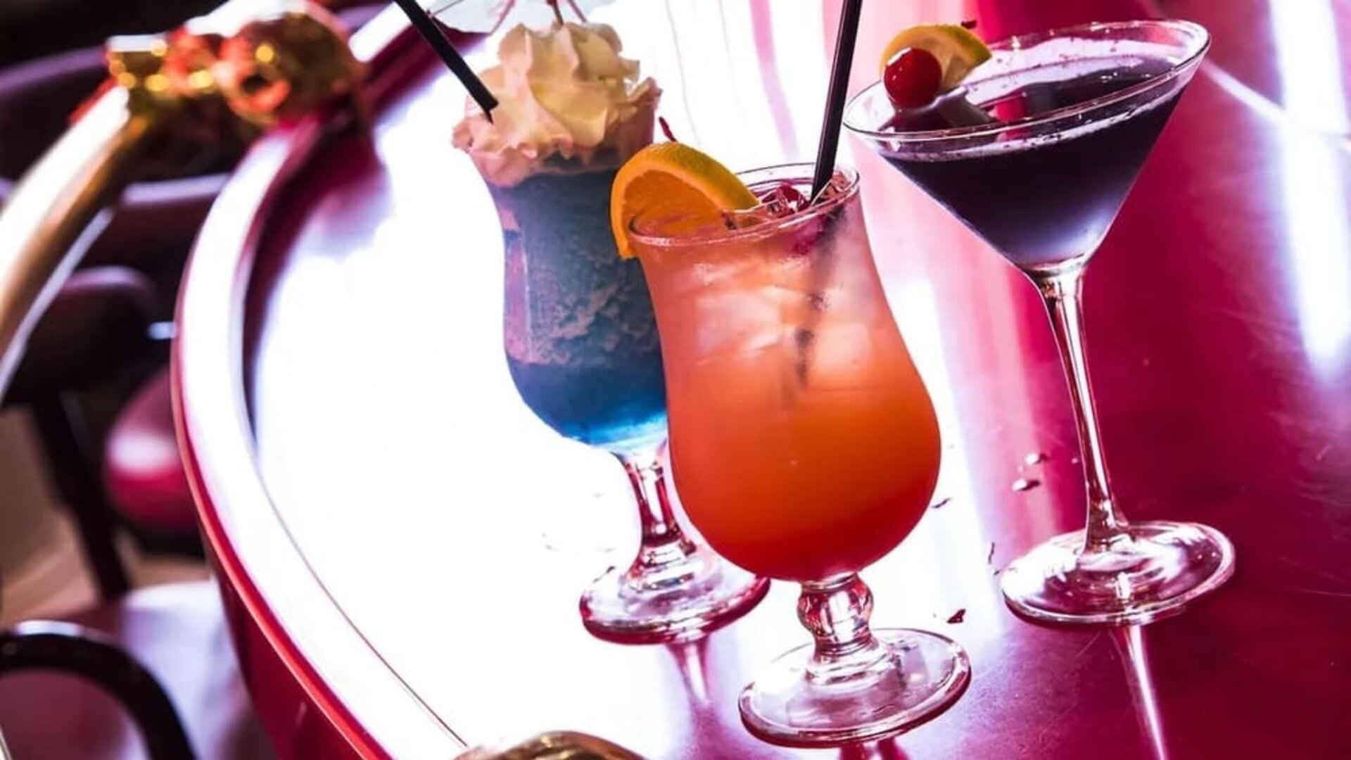 Cocktails and bar at Paradise Stream Resort.