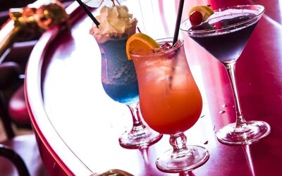 Cocktails and bar at Paradise Stream Resort.