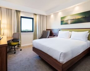 King room at Hampton By Hilton Humberside Airport.