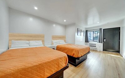 Day room with TV at Casablanca Inn.