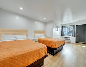 Day room with TV at Casablanca Inn.