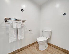 Day room with guest bathroom at Casablanca Inn.