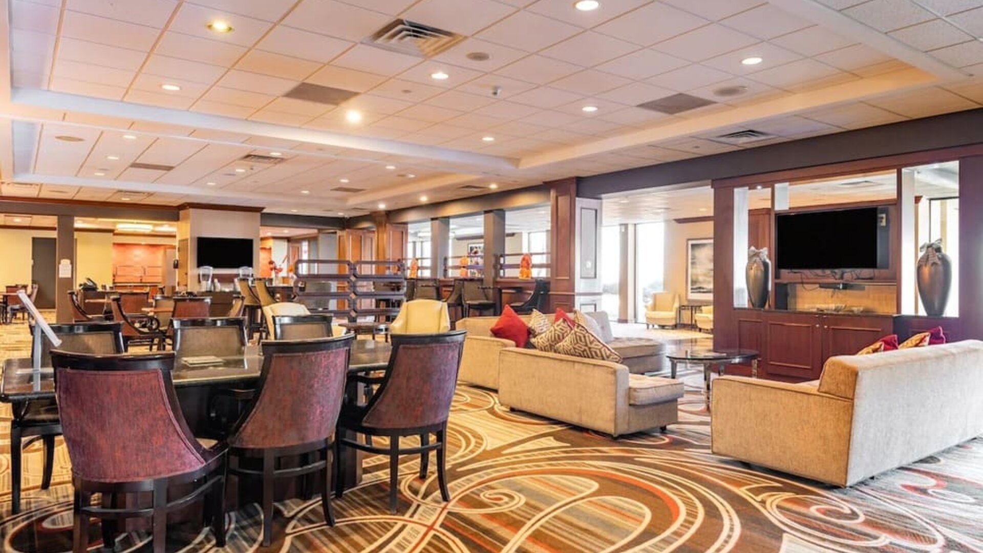 Lounge area and workspace at Wyndham Omaha.