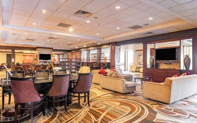 Lounge area and workspace at Wyndham Omaha.