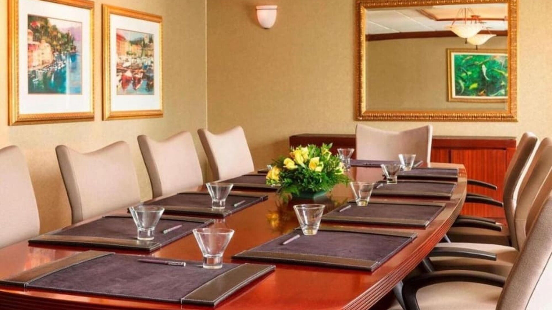 Professional meeting room at Wyndham Omaha.