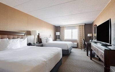 Day use twin room with work desk and private bathroom at Wyndham Omaha.