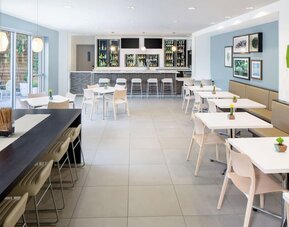 Dining area an on-site bar at Element Miami International Airport.