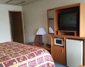 Day use room amenities at Milwaukie Inn Portland South.