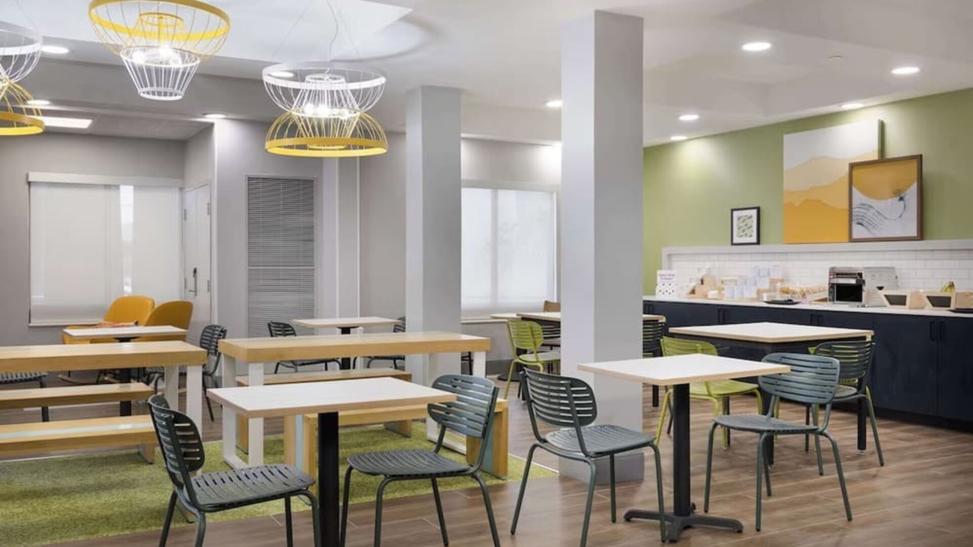 Diningroom at Spark By Hilton Guelph.