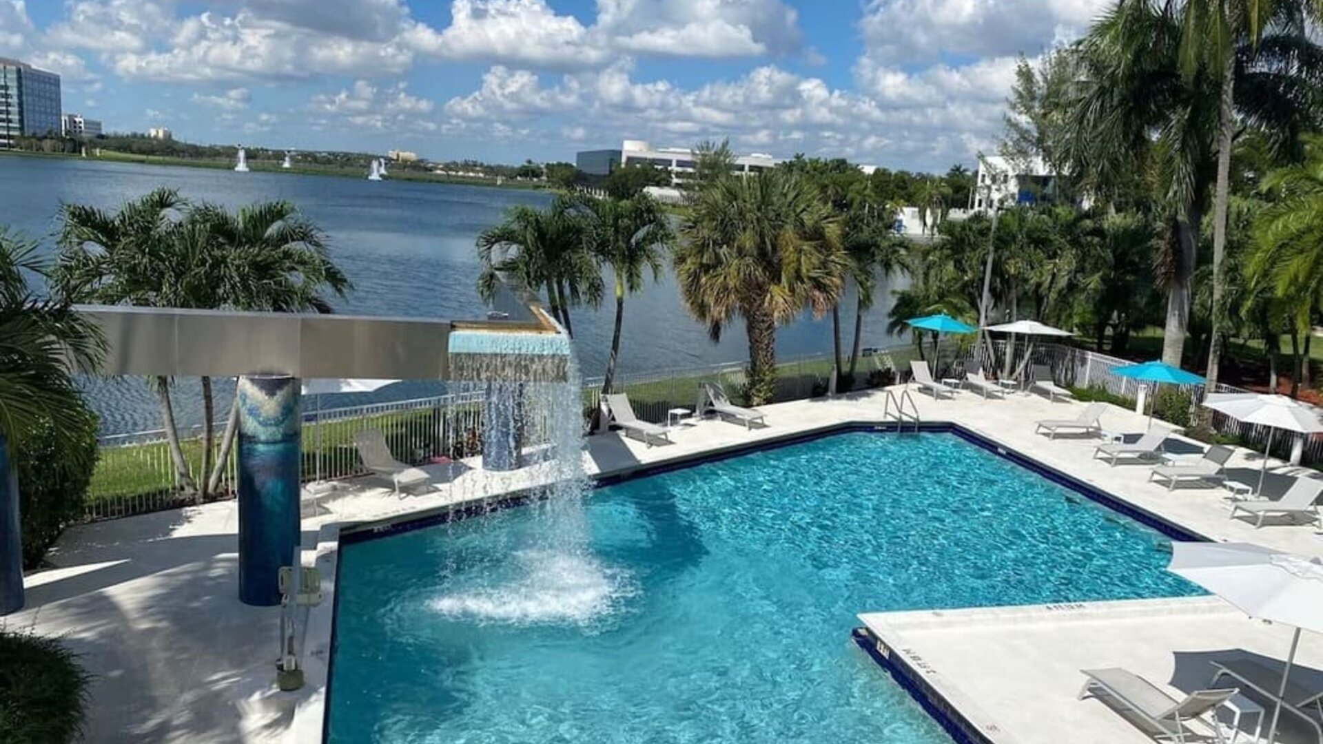 Refreshing outdoor pool with an amazing view of the lake at Pullman Miami Airport.