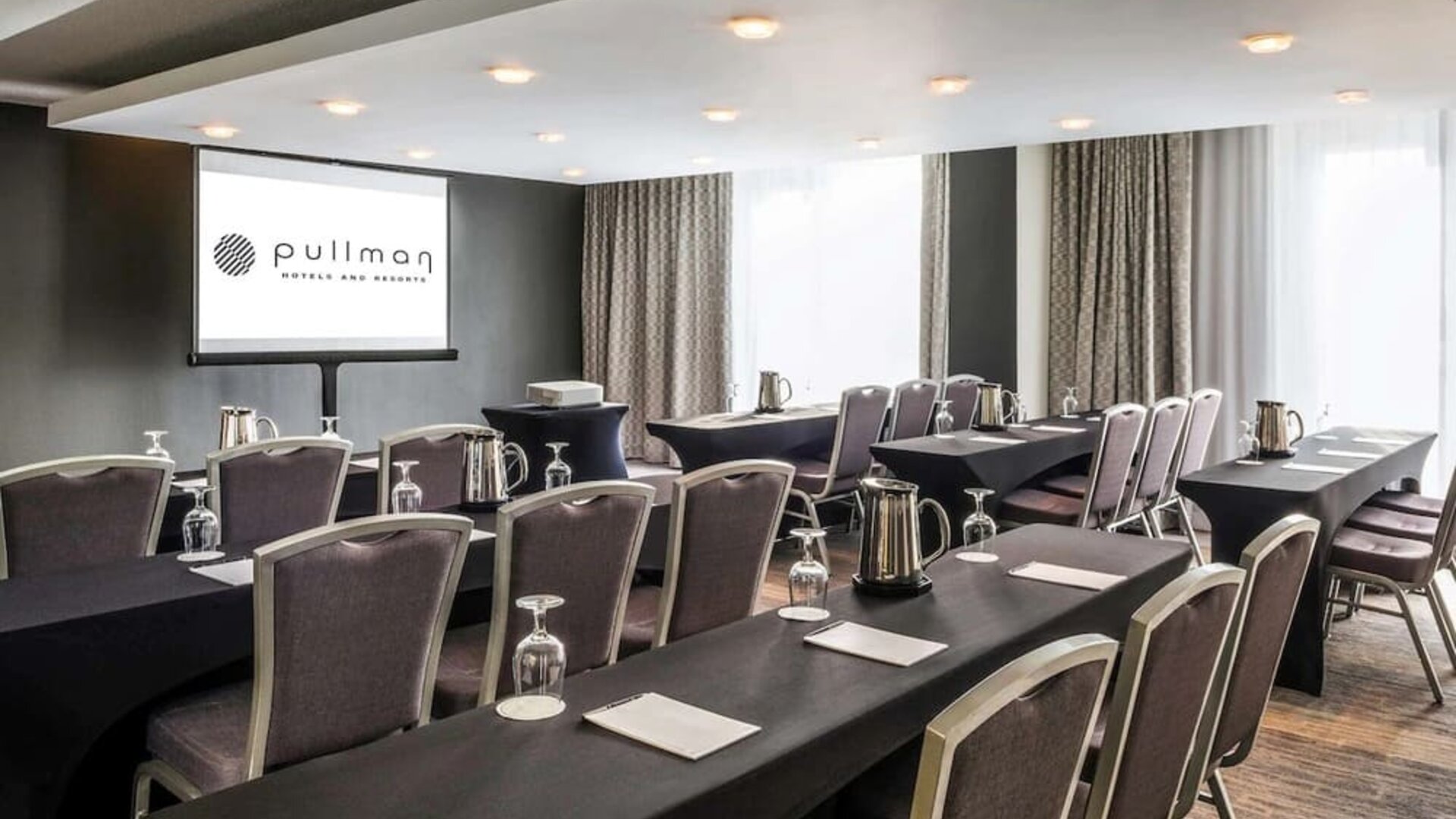 Professional meeting room at Pullman Miami Airport.