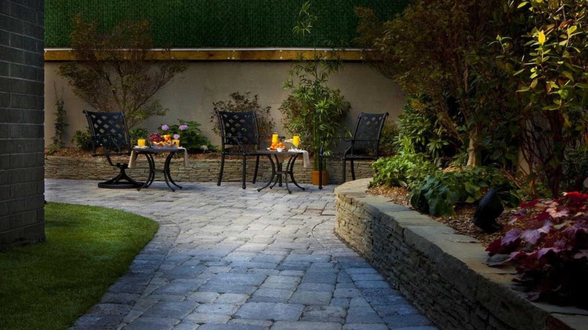 outdoor garden at Aura Hotel Brooklyn.