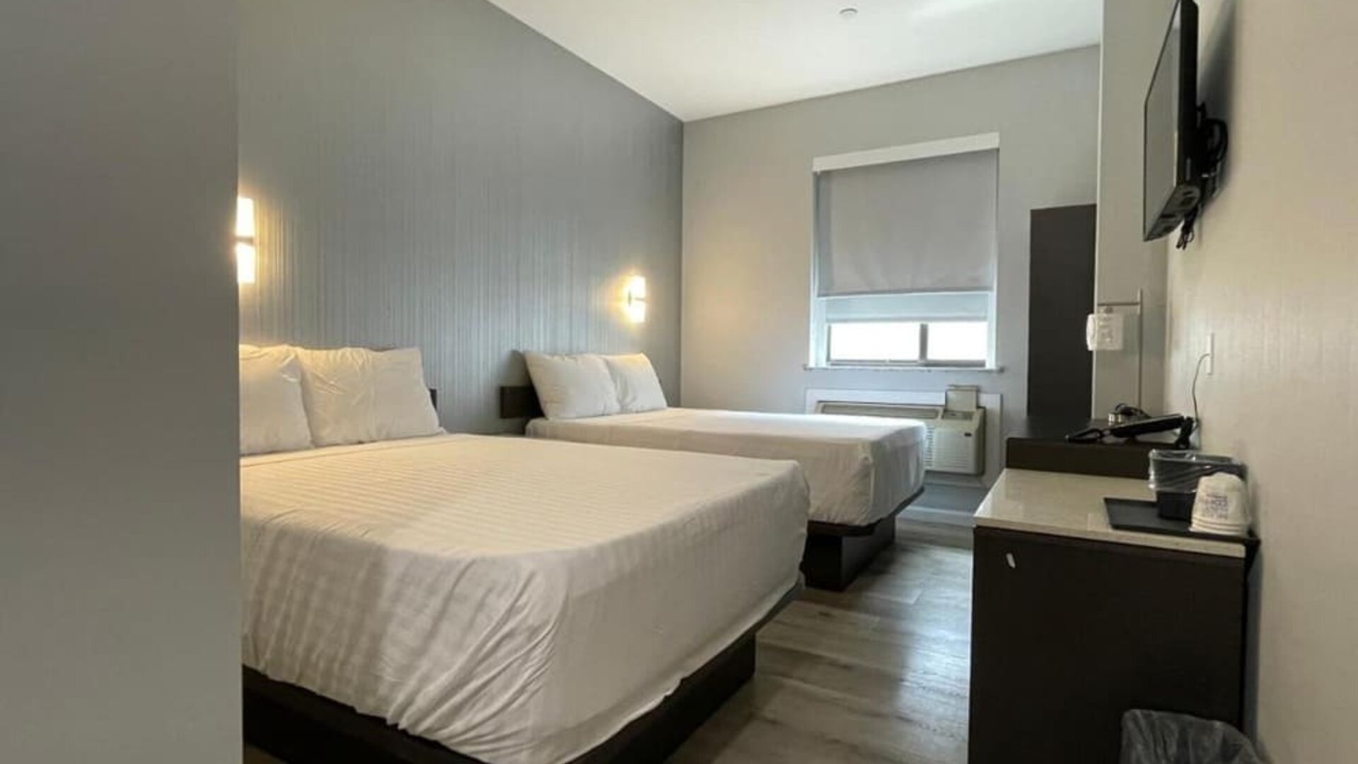 Day use twin room with workspace at King Hotel Brooklyn.