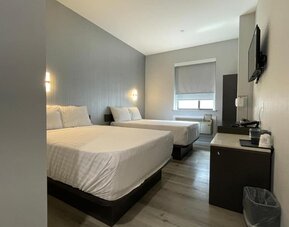 Day use twin room with workspace at King Hotel Brooklyn.