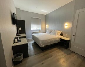 Day use room with workspace at King Hotel Brooklyn.