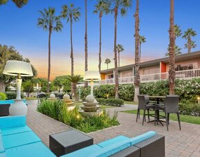 Courtyard perfect for coworking at The Anaheim Hotel.