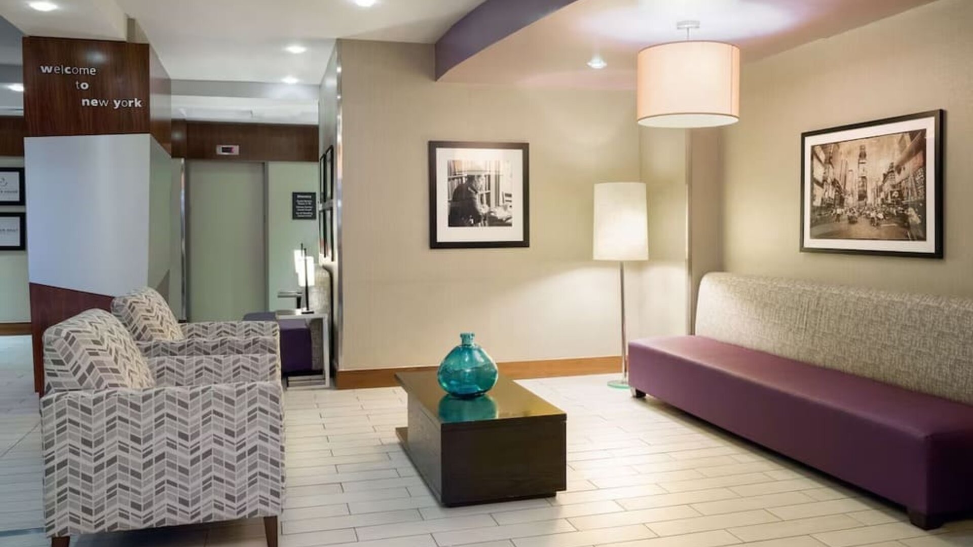 Lounge seating at Hampton Inn Manhattan - Madison Square Garden.