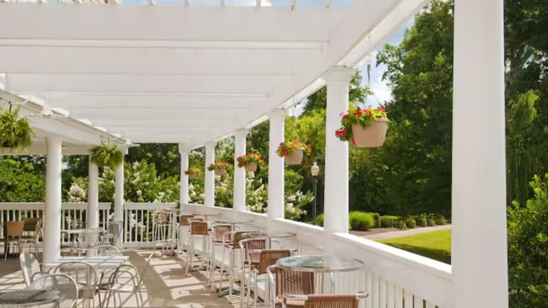 Alfresco dining in the patio of Embassy Suites By Hilton Charlotte-Concord-Golf Resort & Spa.
