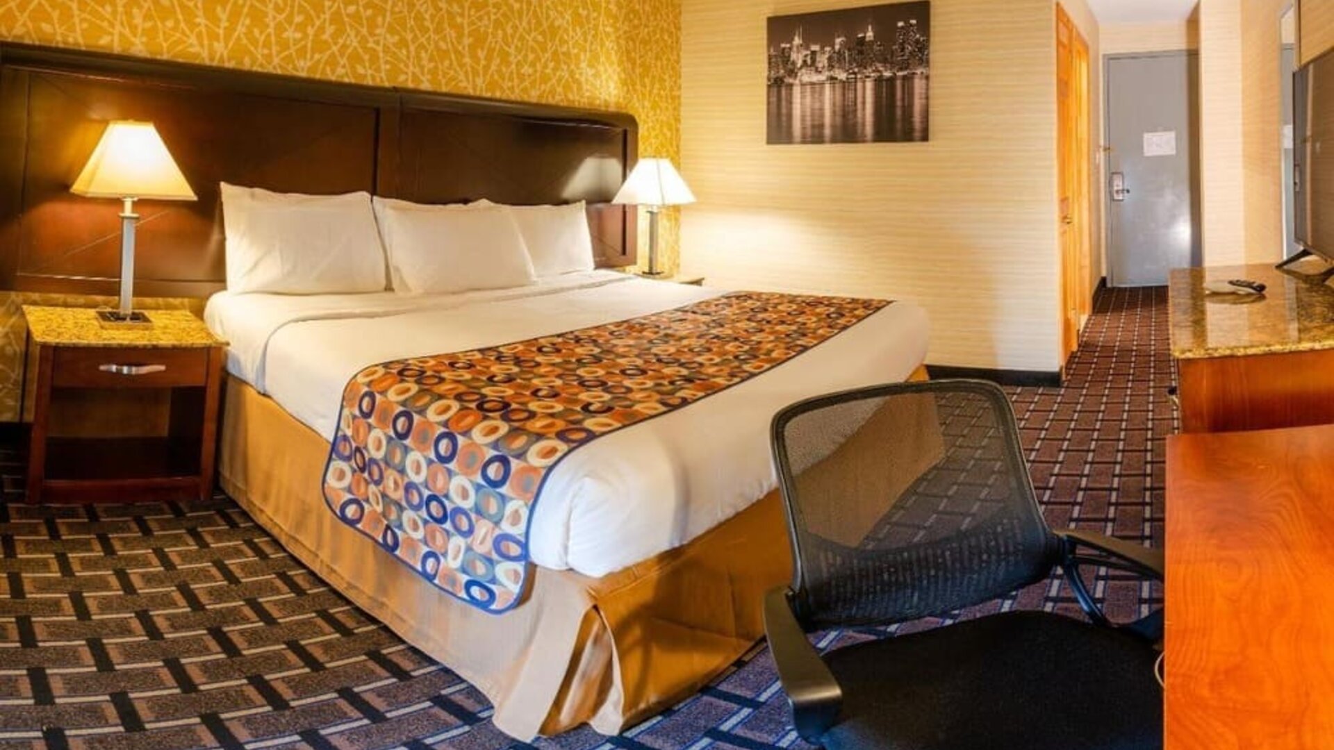 Standard day use room with work desk and private bathroom at Elmhurst Hotel.