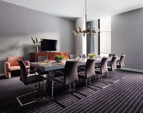 Professional meeting room at Graduate New York.