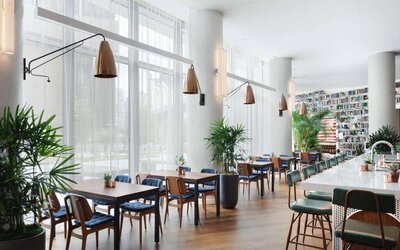 On-site restaurant with comfortable seating at Graduate New York.