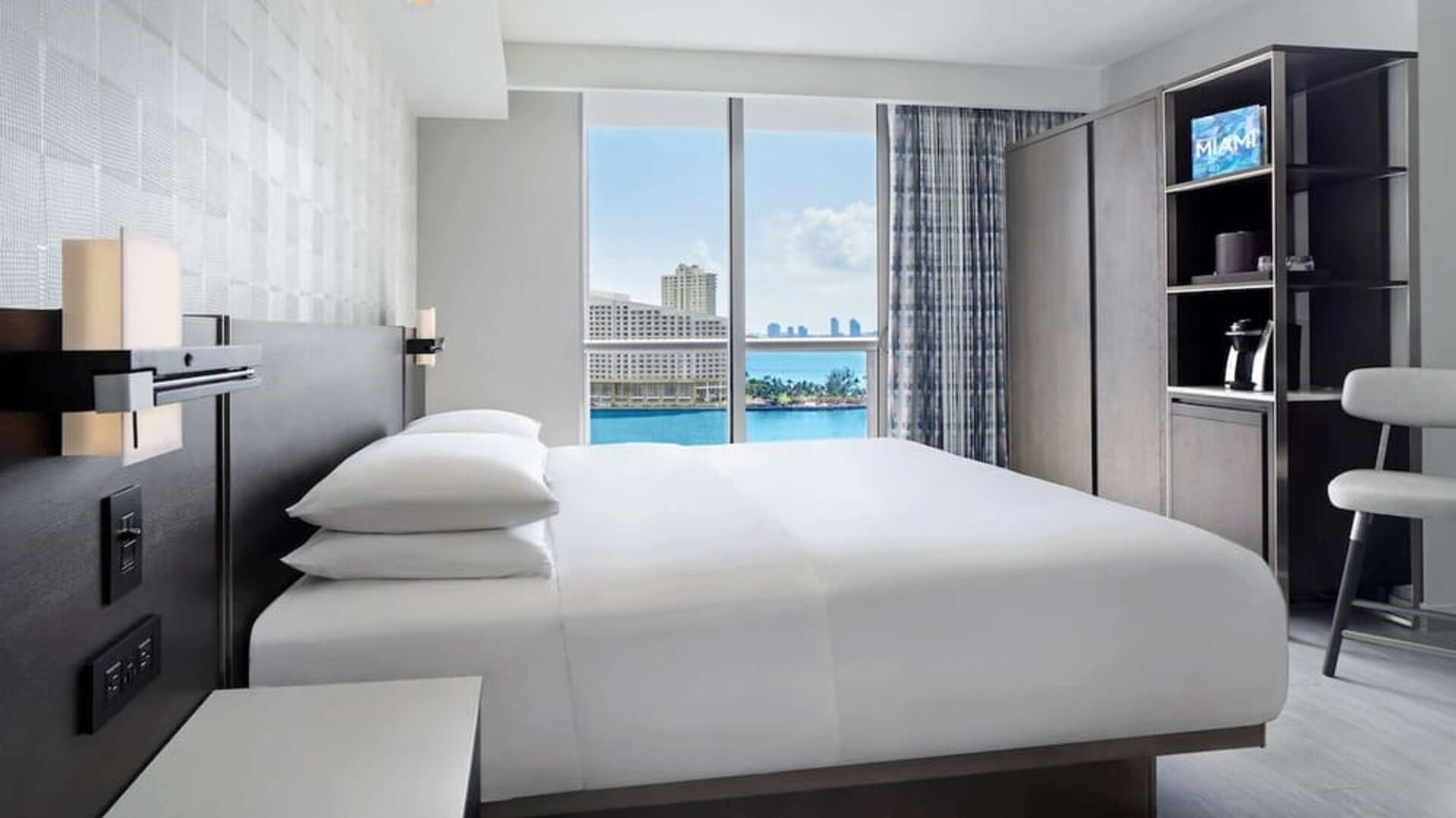 Standard room with king bed, balcony and private bathroom at Hyatt Centric Brickell Miami.
