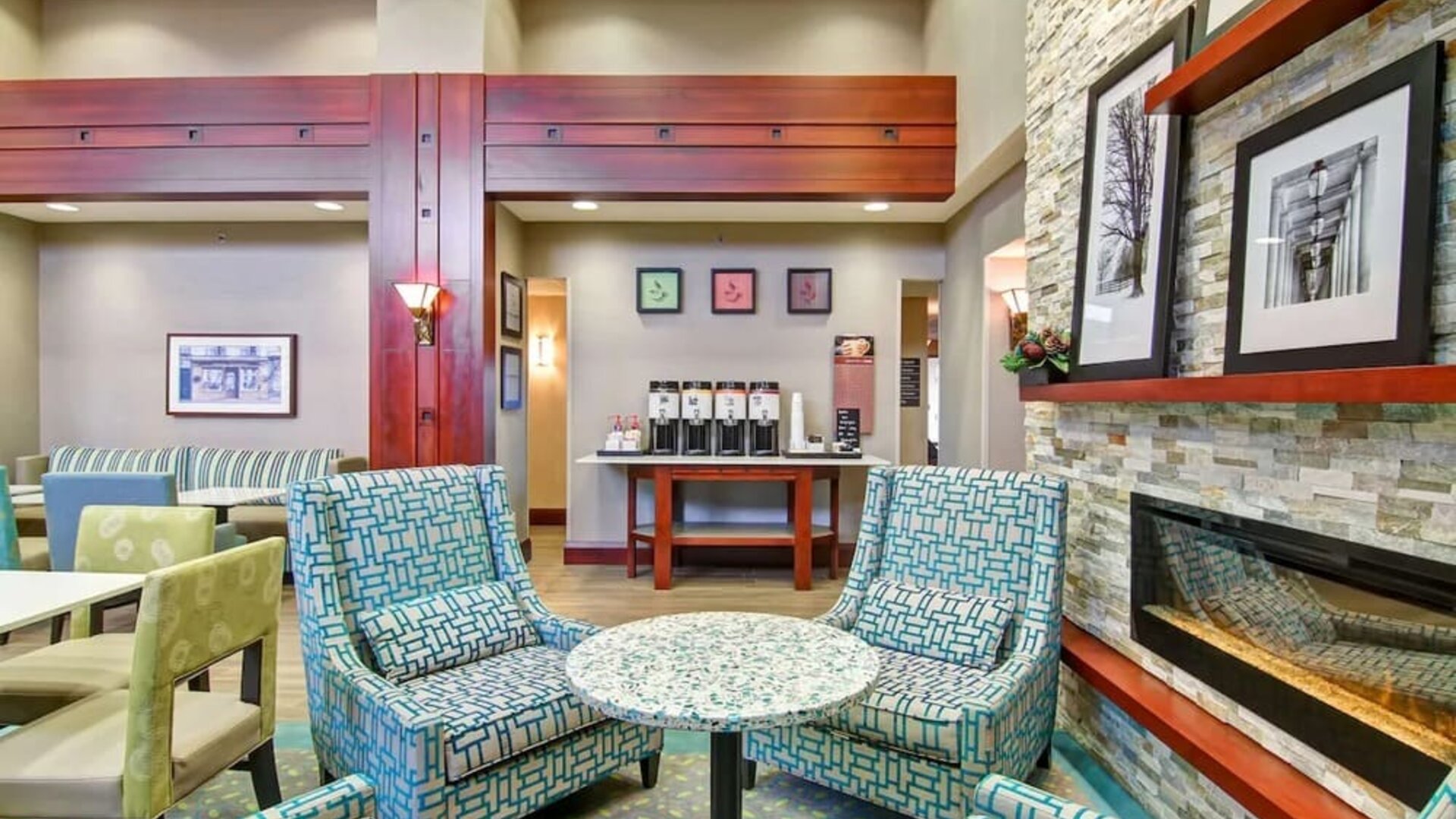 Lobby seating at Hampton Inn And Suites Guelph.