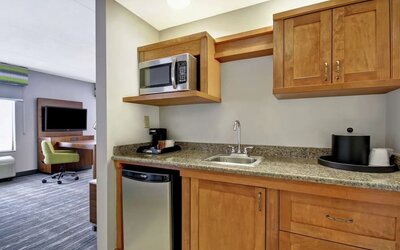 King room at Hampton Inn And Suites Guelph.