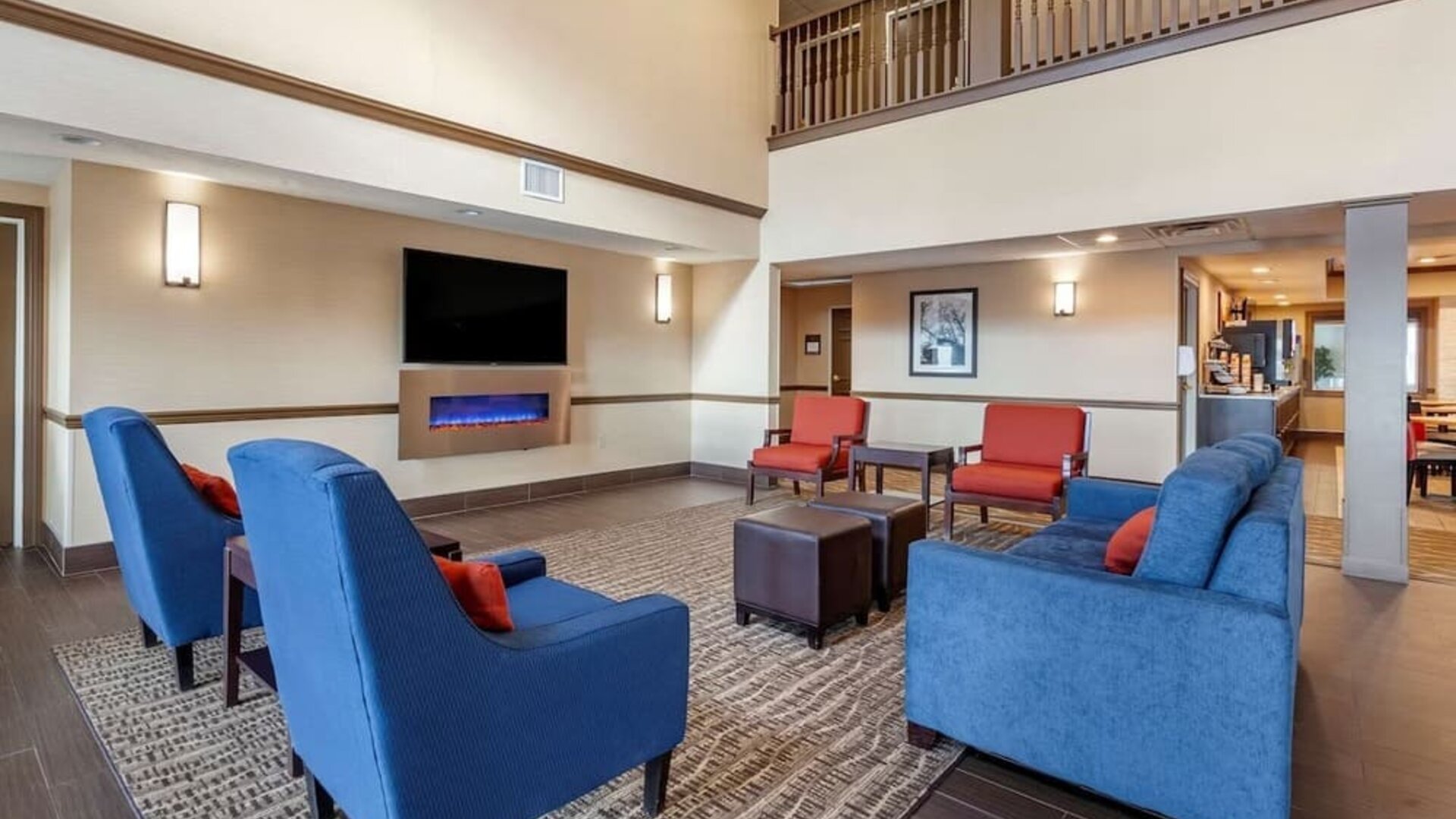 Lobby lounge at Comfort Inn & Suites Geneva - West Chicago.