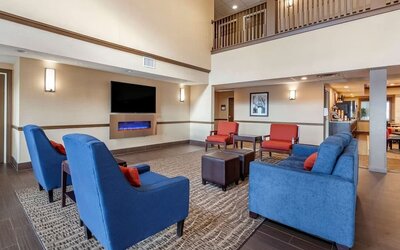 Lobby lounge at Comfort Inn & Suites Geneva - West Chicago.