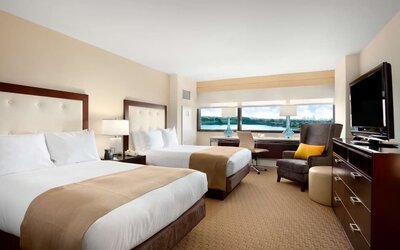 Day use twin room with work desk at Hilton Miami Airport Blue Lagoon.