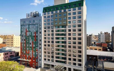 Hotel exterior at DoubleTree By Hilton Long Island City, NY.