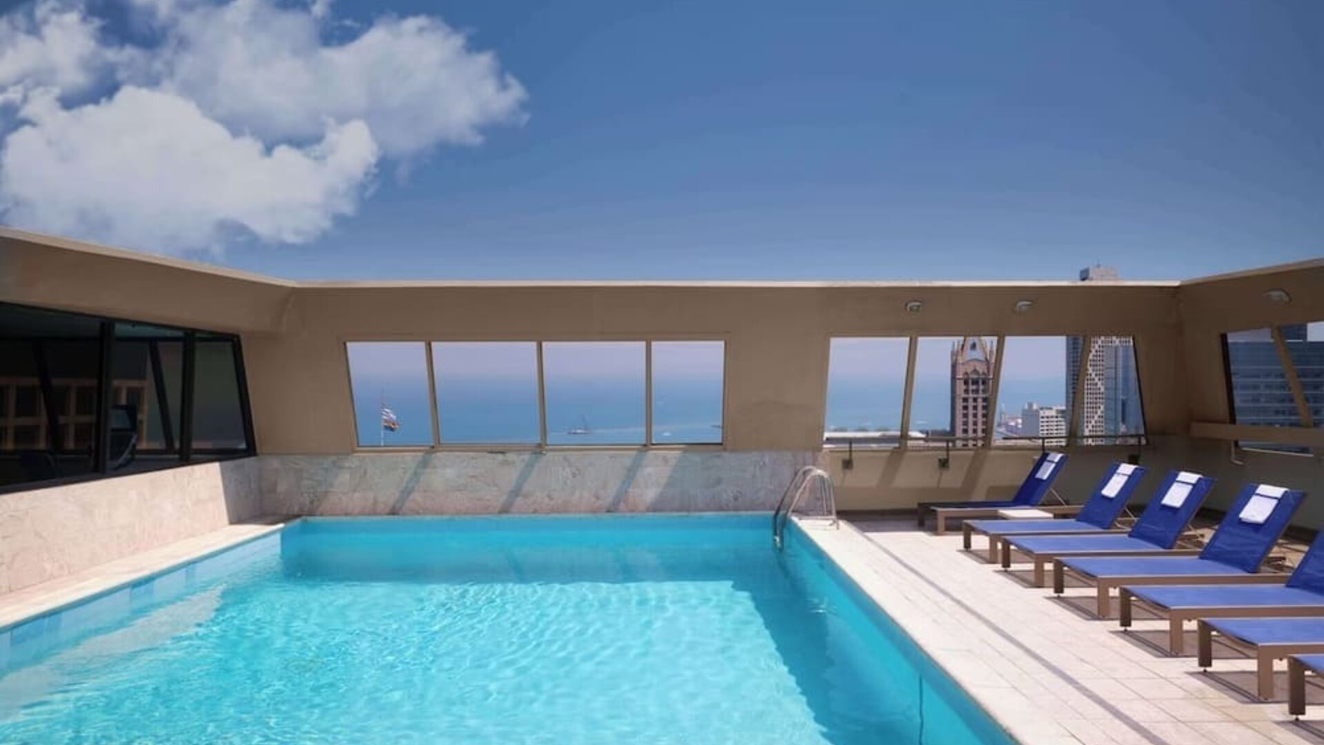 Outdoor pool at Homewood Suites By Hilton Chicago Downtown/Magnificent Mile.