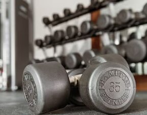 Fitness center at Hampton By Hilton Cusco.