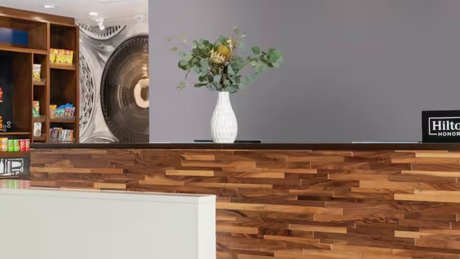 Reception at Hampton By Hilton Cusco.