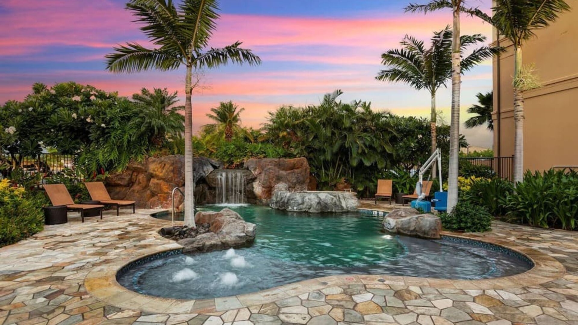Outdoor pool at Embassy Suites By Hilton Oahu Kapolei.