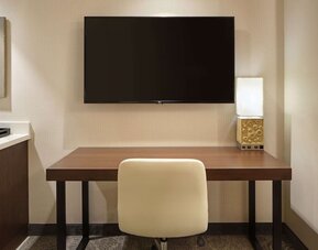 Work space at Embassy Suites By Hilton Oahu Kapolei.