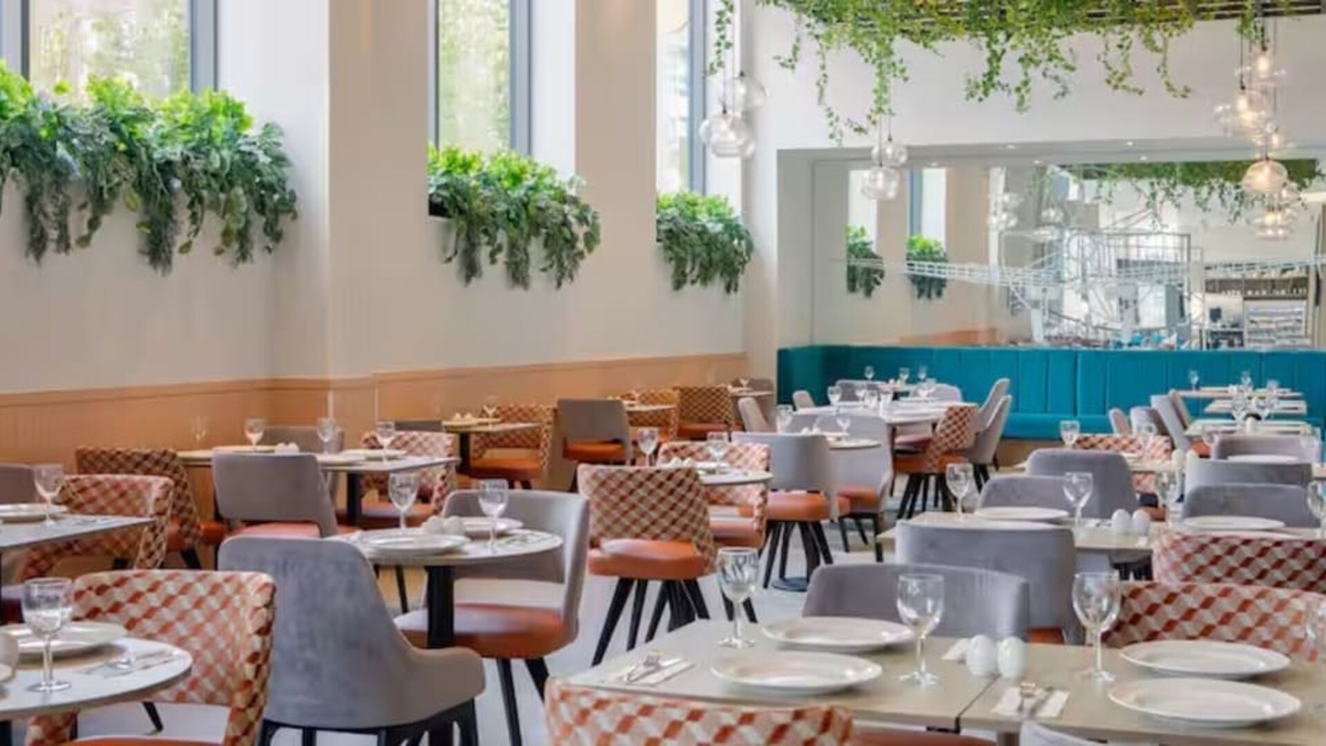 Restaurant at Hilton Garden Inn Rome Colosseum.