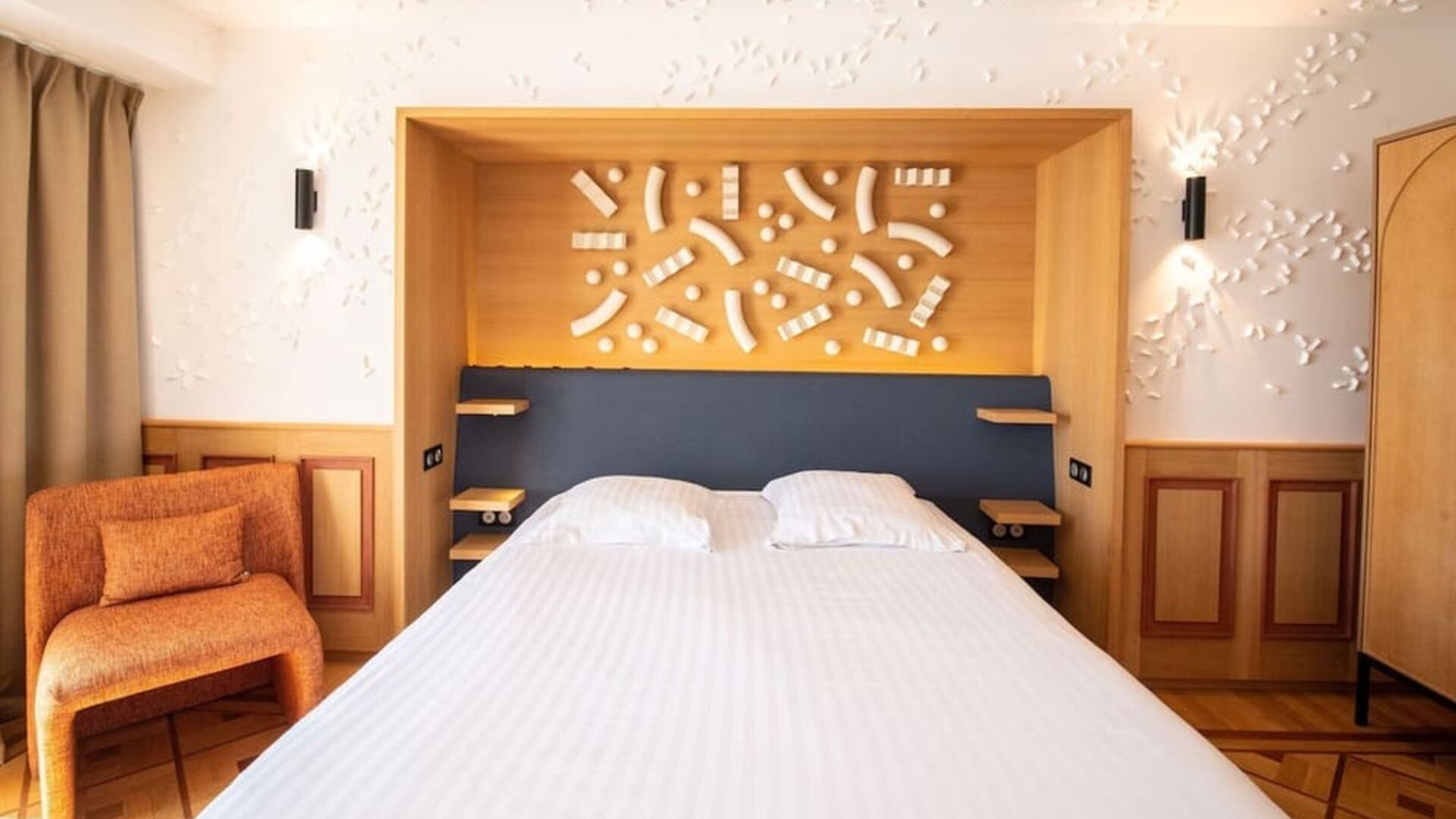 Day use room with natural light at Splendid Hotel & Spa Nice.