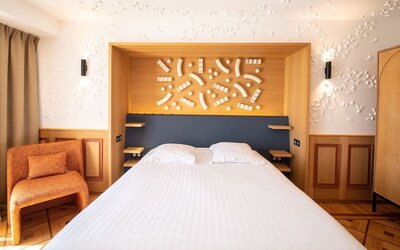 Day use room with natural light at Splendid Hotel & Spa Nice.