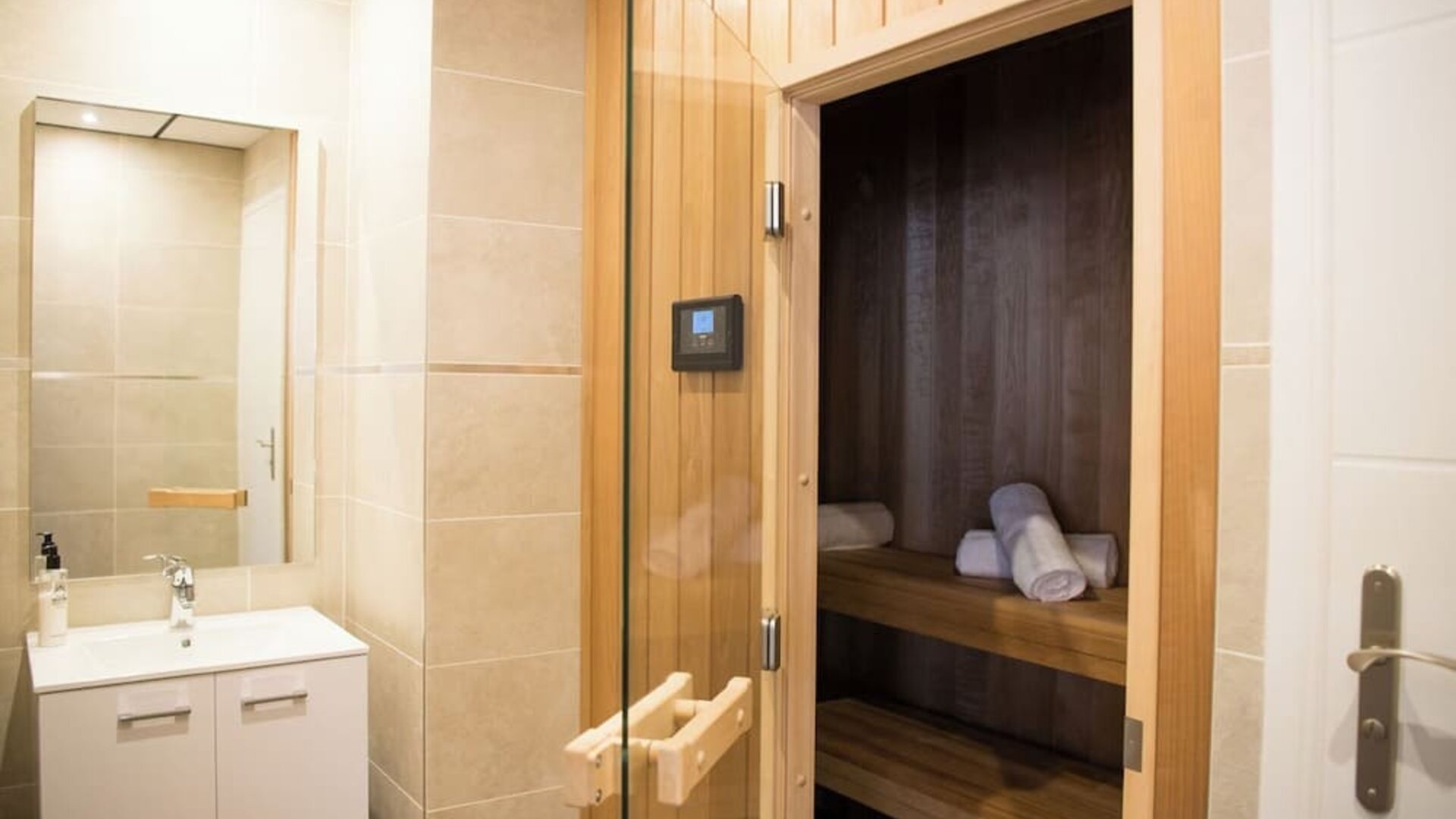 Steam room at Splendid Hotel & Spa Nice.