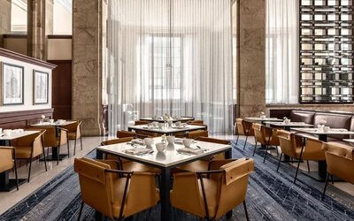 Dining area perfect for coworking at Courtyard San Diego Downtown.