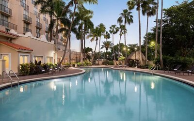 Outdoor pool at Embassy Suites By Hilton Miami - International Airport.
