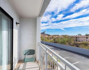 Day use room with natural light at Spark By Hilton Fountain Hills Scottsdale.