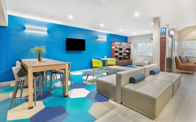 Lounge at Microtel Inn And Suites By Wyndham Austin Airport.