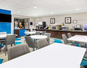 Dining room at Microtel Inn And Suites By Wyndham Austin Airport.