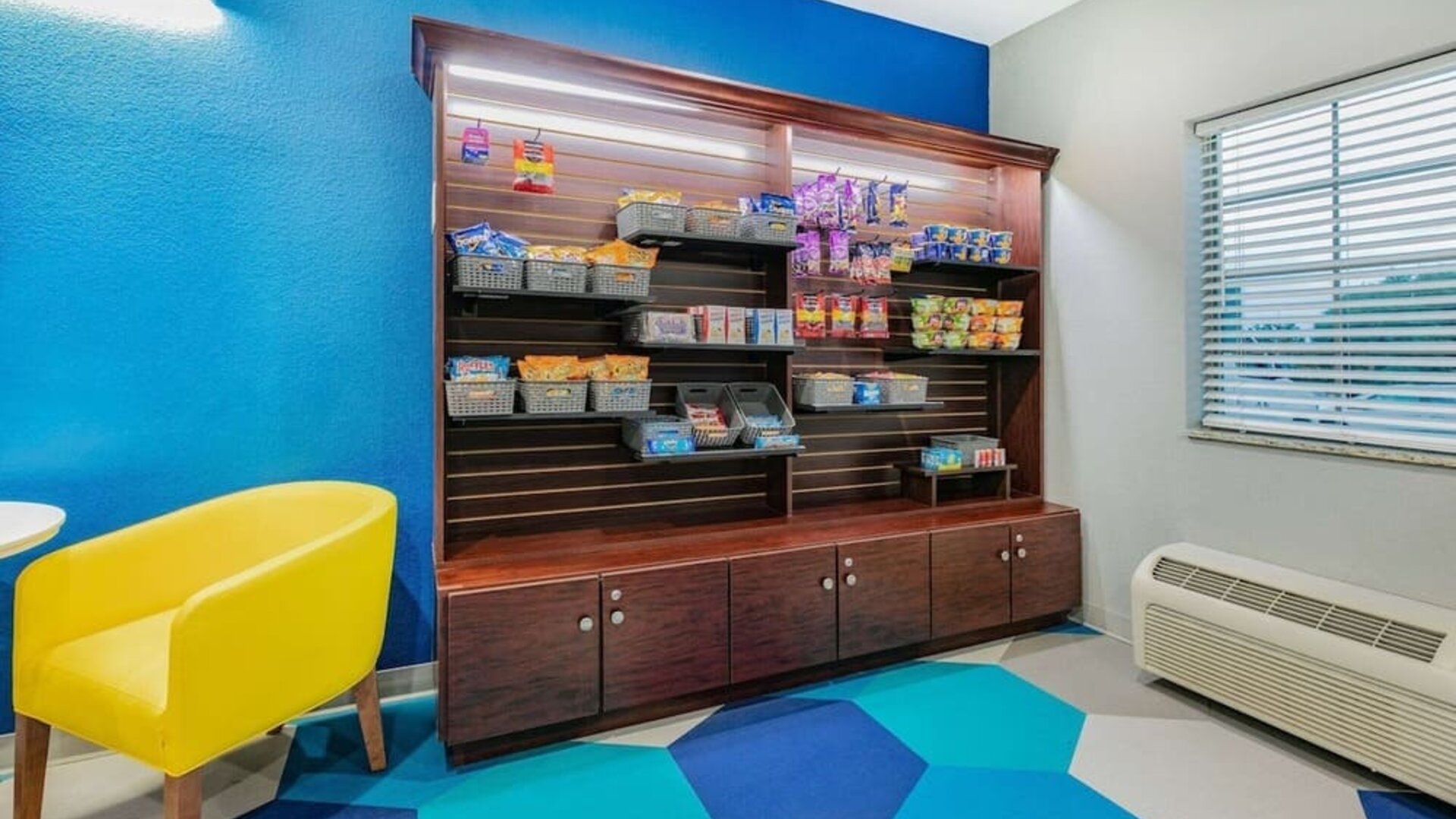 Snack bar at Microtel Inn And Suites By Wyndham Austin Airport.