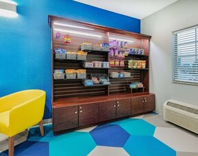 Snack bar at Microtel Inn And Suites By Wyndham Austin Airport.