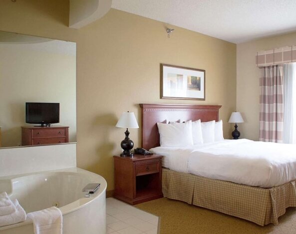 Romantic day use room at Country Inn & Suites By Radisson Mankato Hotel.
